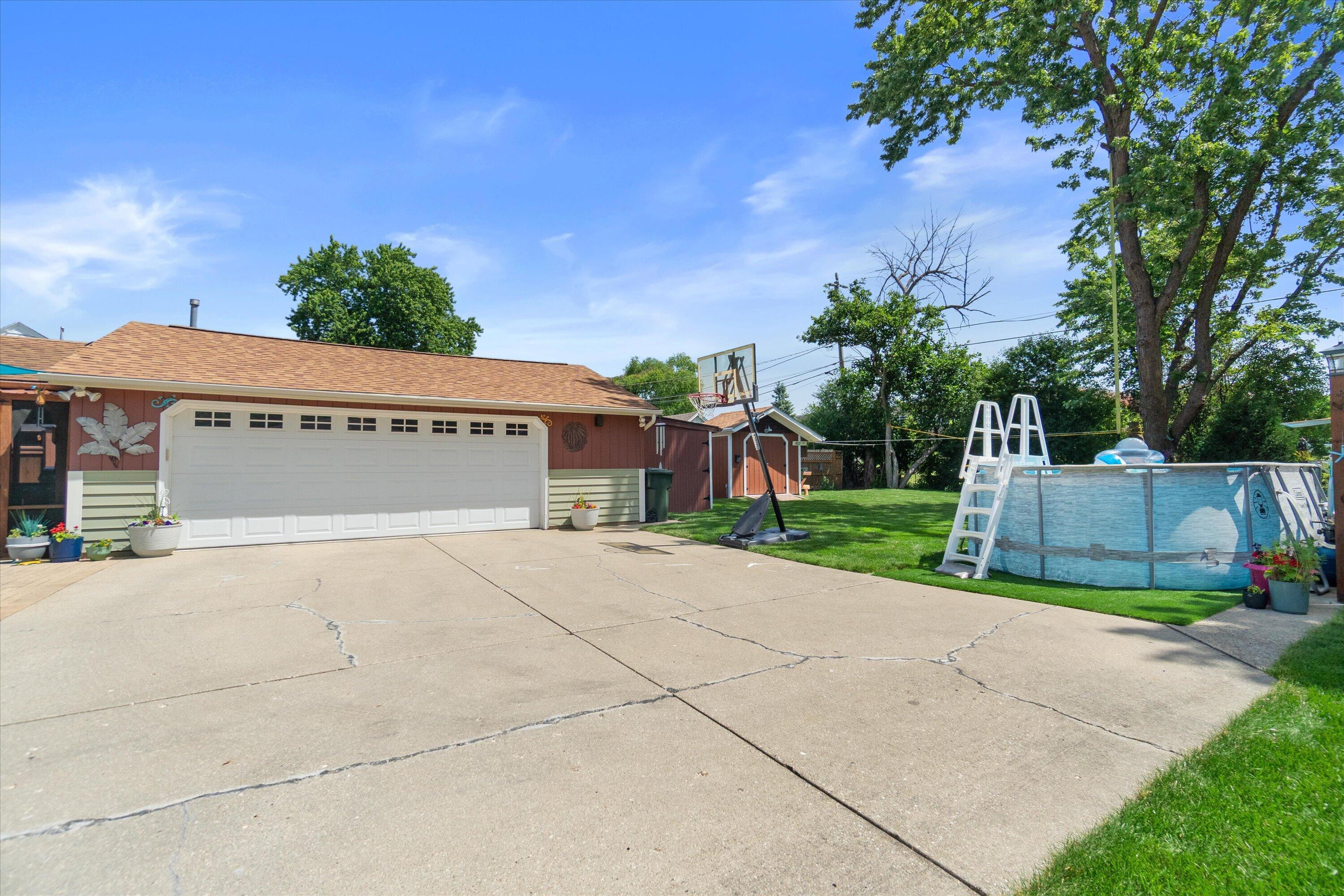 3250 S 105th St