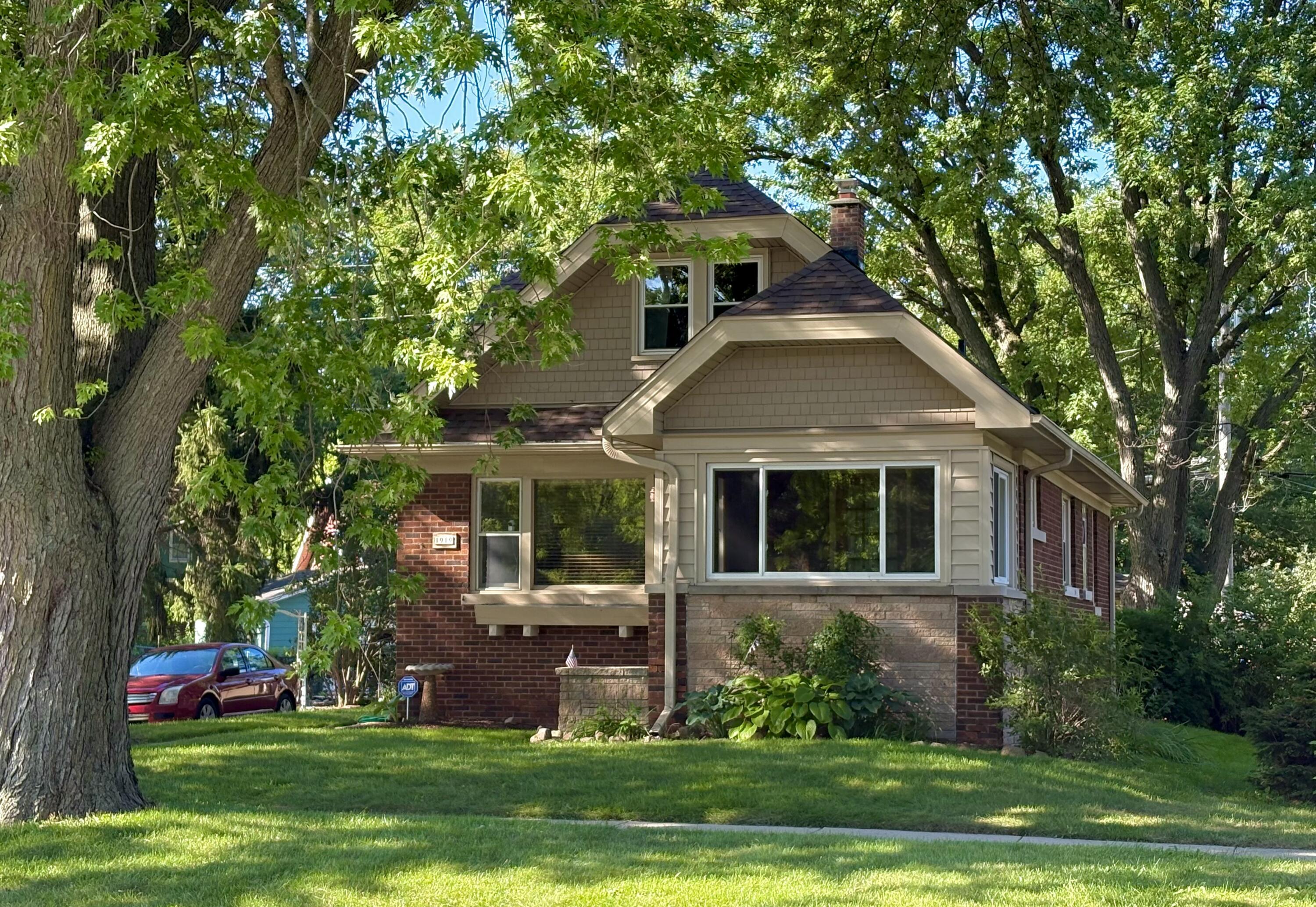 1919 W Marne Ave