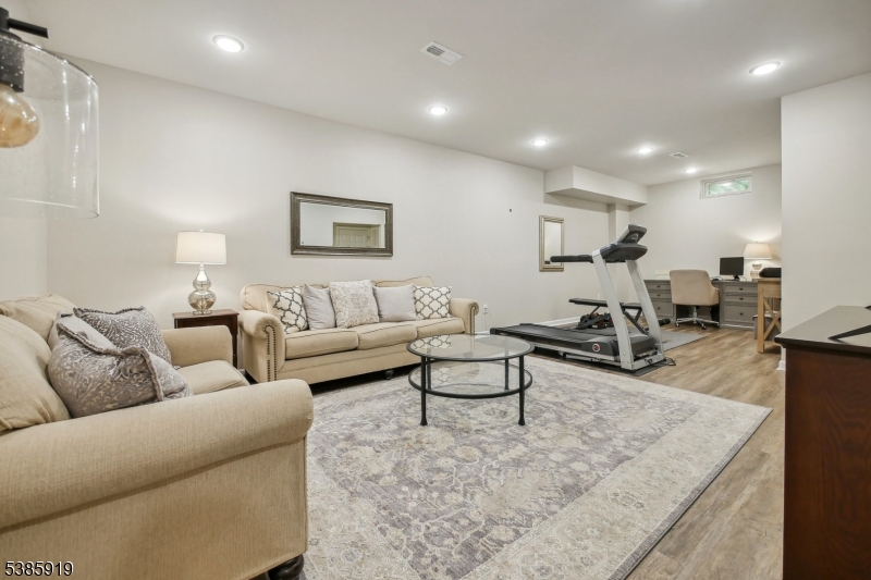 56 Albert Ct
