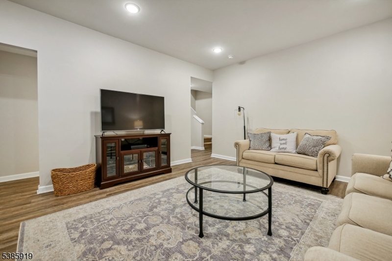 56 Albert Ct
