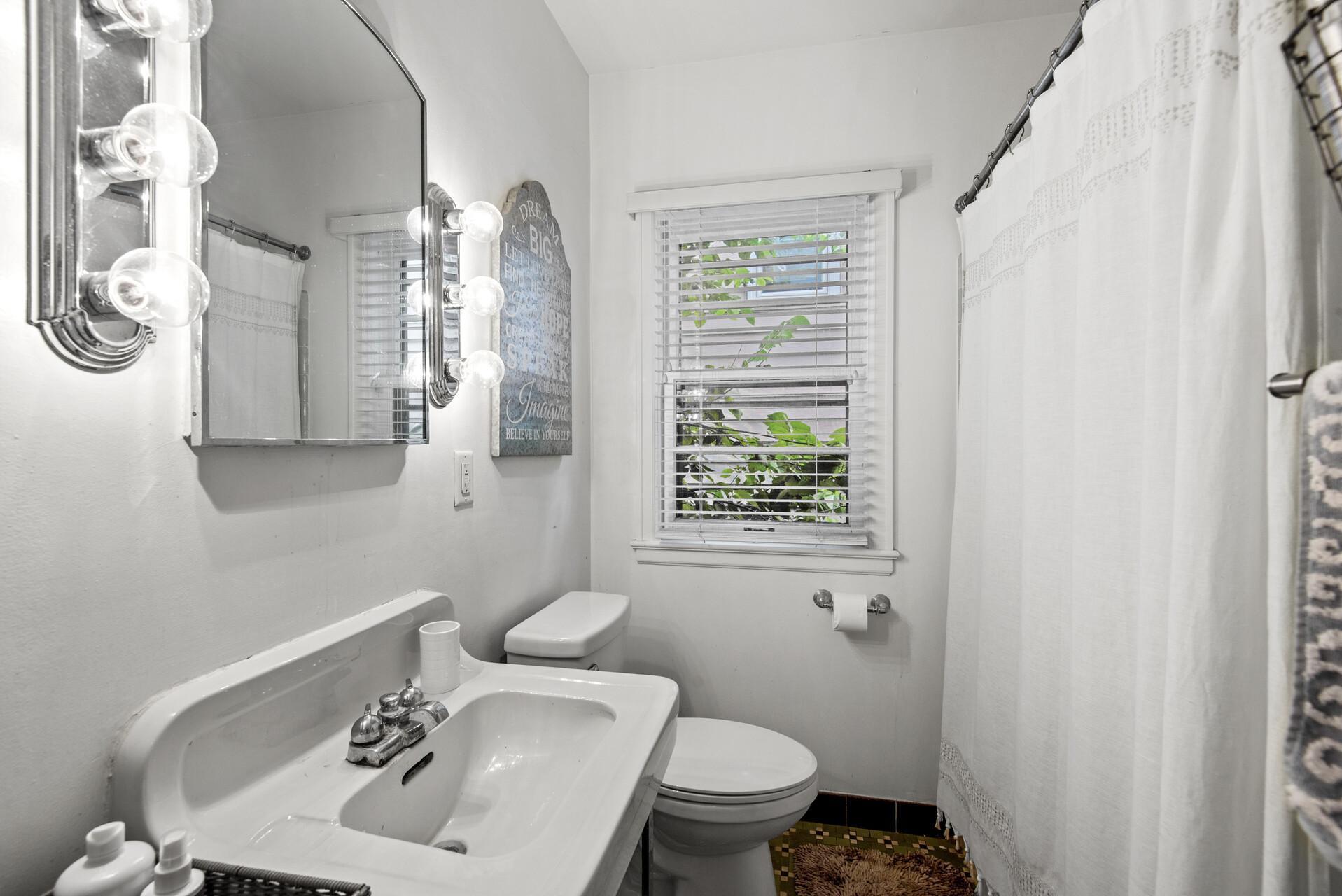 3527 Dupont Avenue S Unit: 4