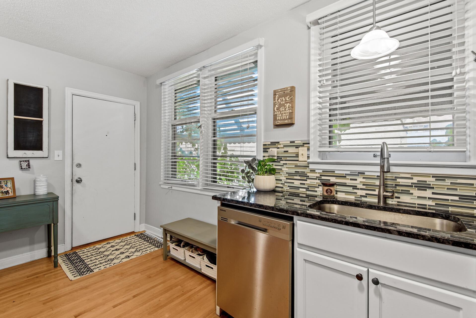 3527 Dupont Avenue S Unit: 4