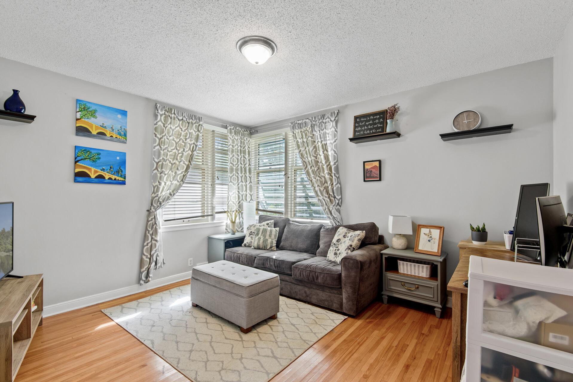 3527 Dupont Avenue S Unit: 4