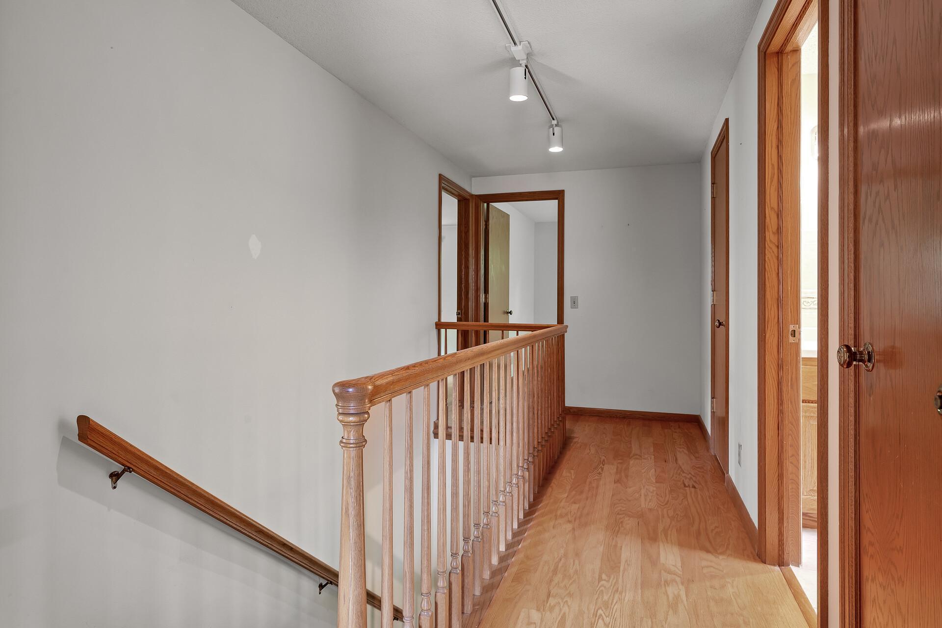 9 Woodhill Lane
