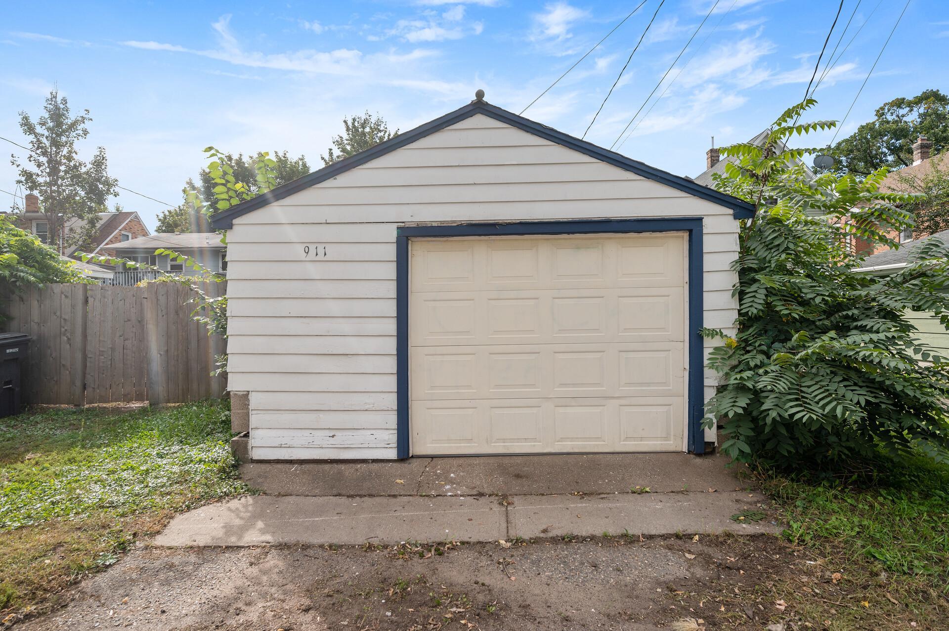 911 Magnolia Avenue E
