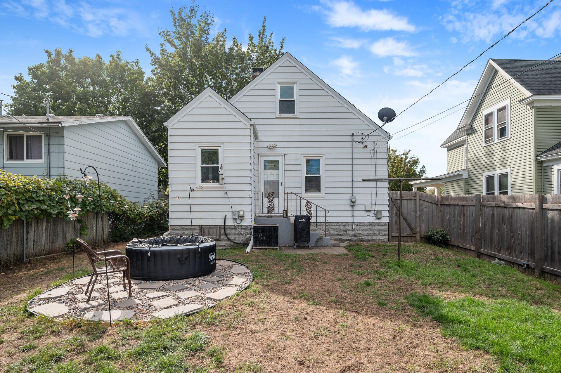 911 Magnolia Avenue E
