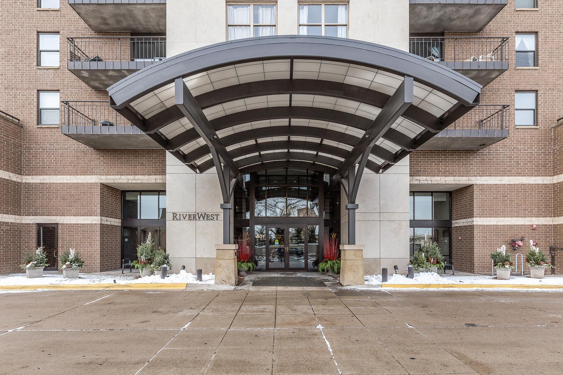 401 1st Street S Unit: 303