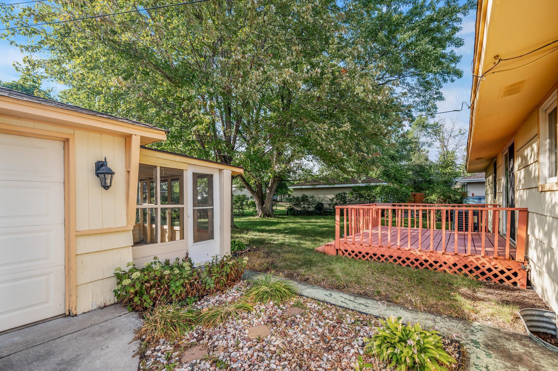 11212 Arrowhead Street NW