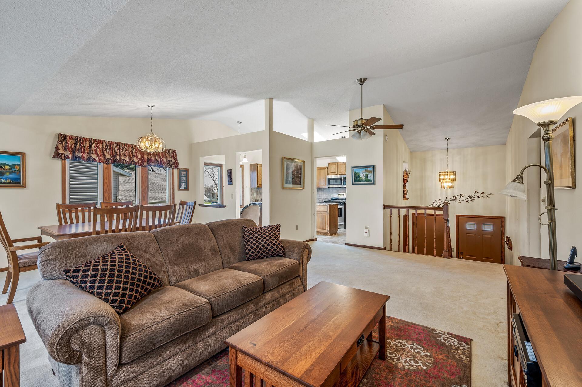 8205 Upper 145th Street W