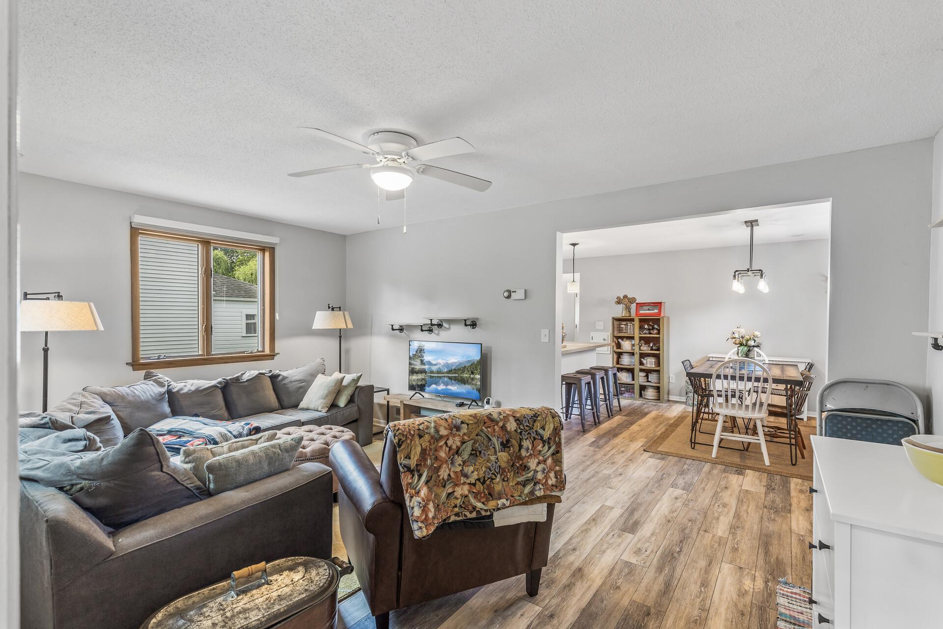 708 Hickory Street W