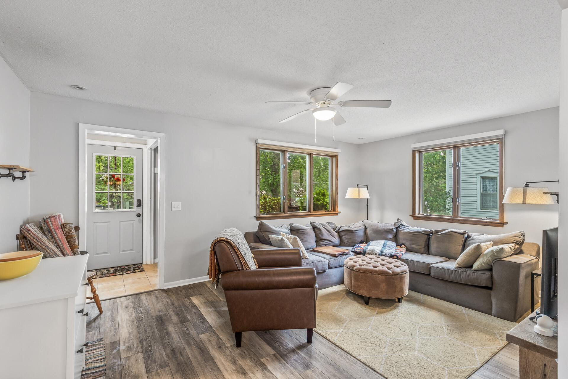 708 Hickory Street W