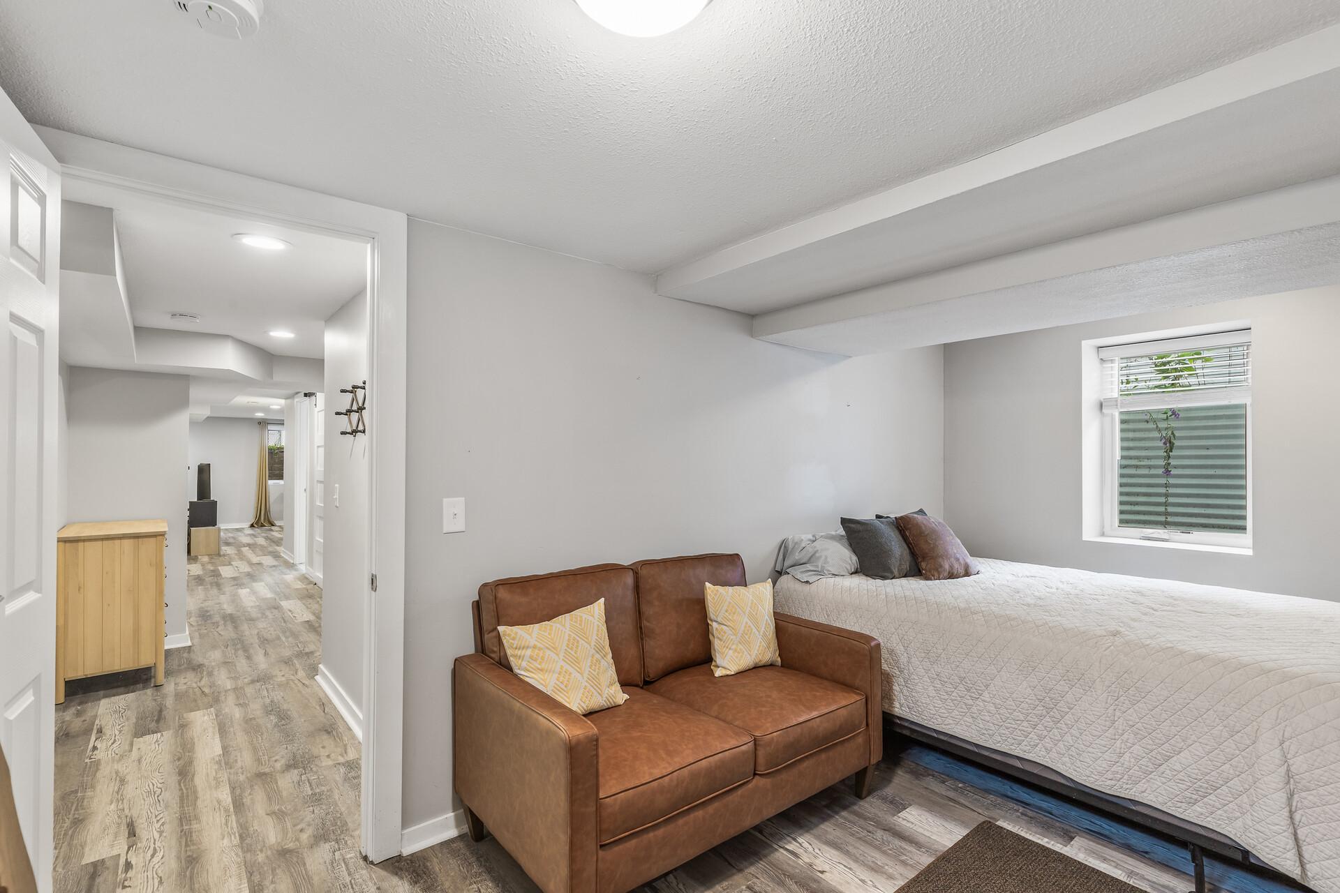 708 Hickory Street W