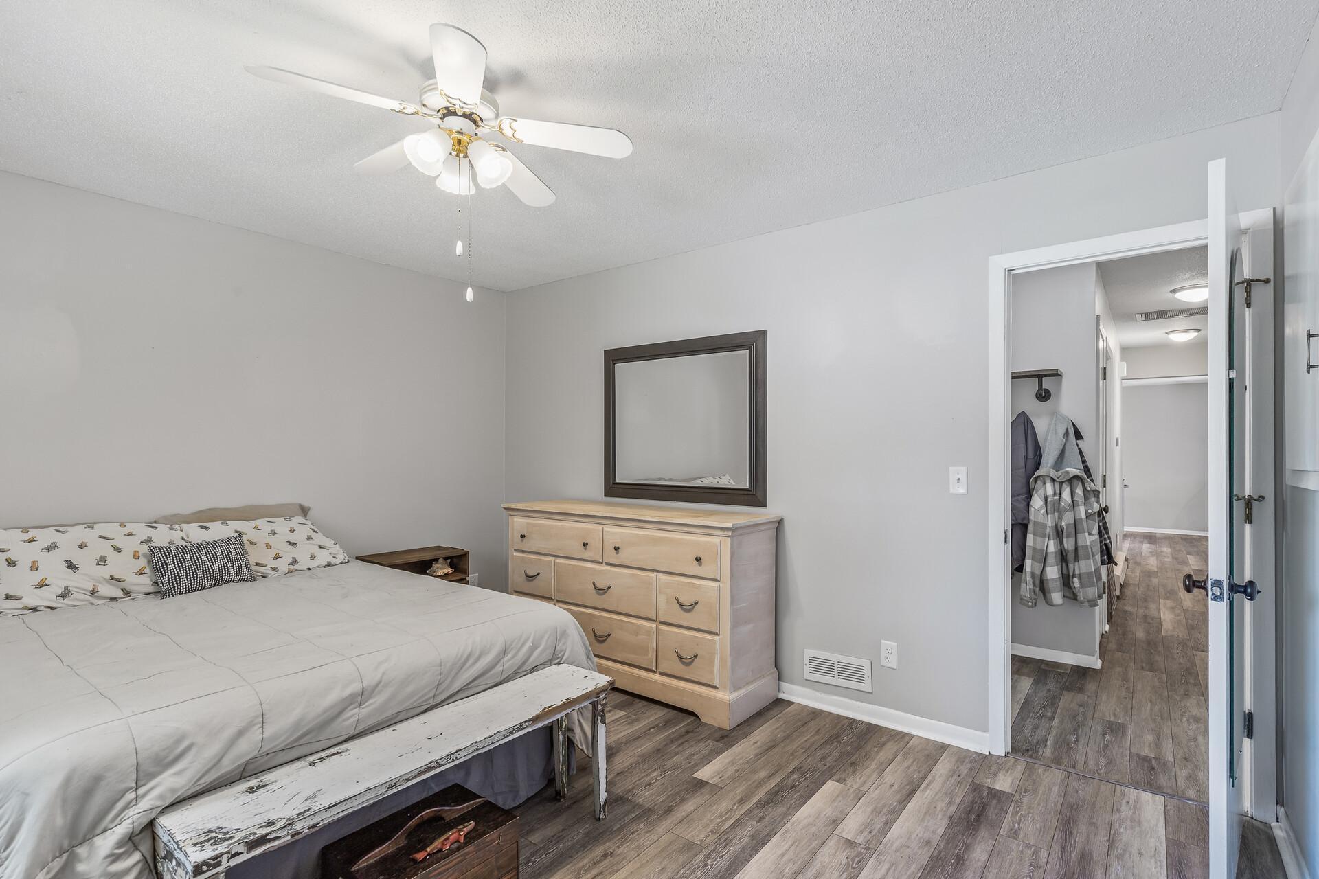 708 Hickory Street W