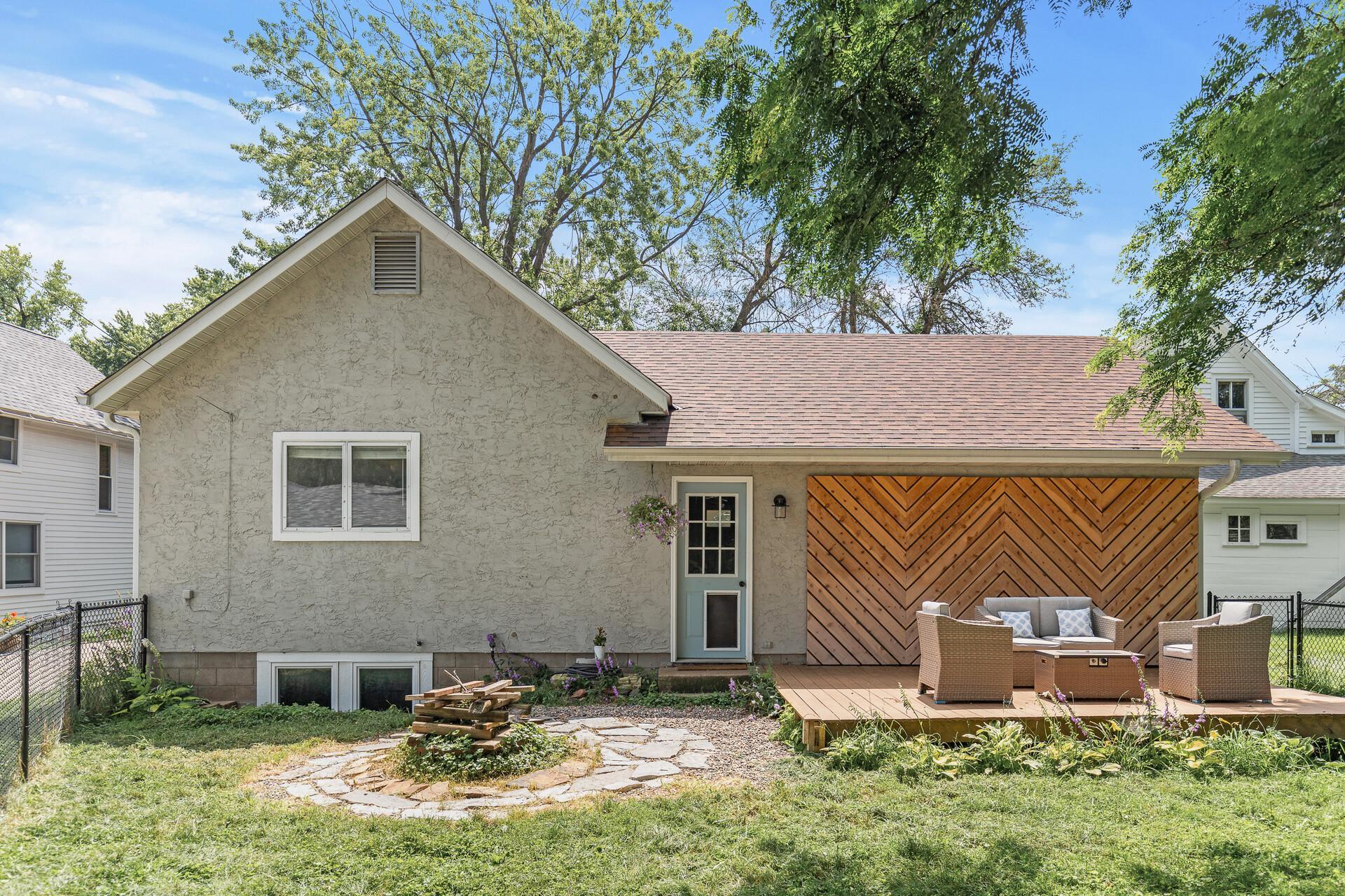 708 Hickory Street W