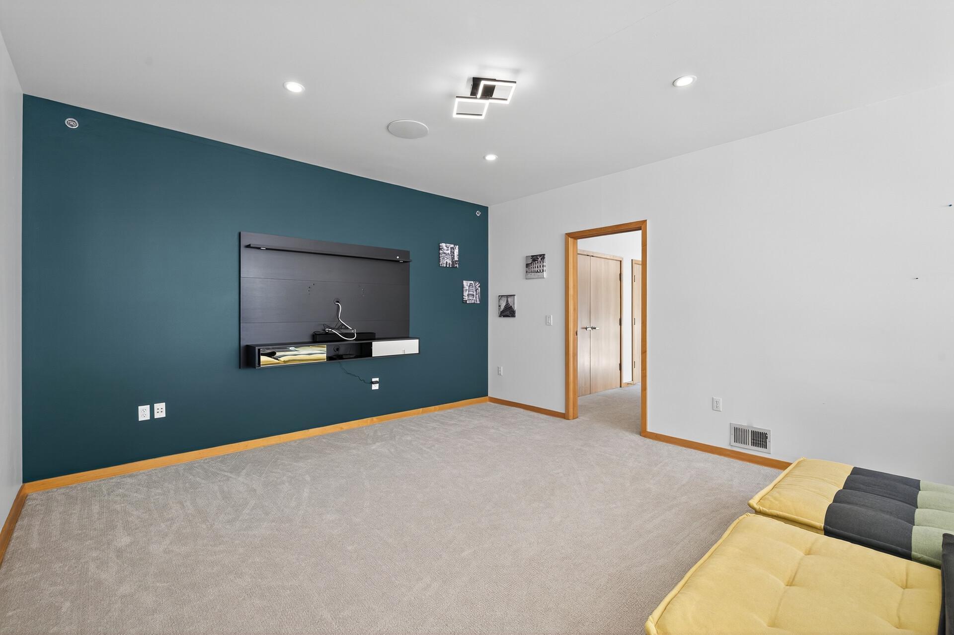 3104 W Lake Street Unit: 405