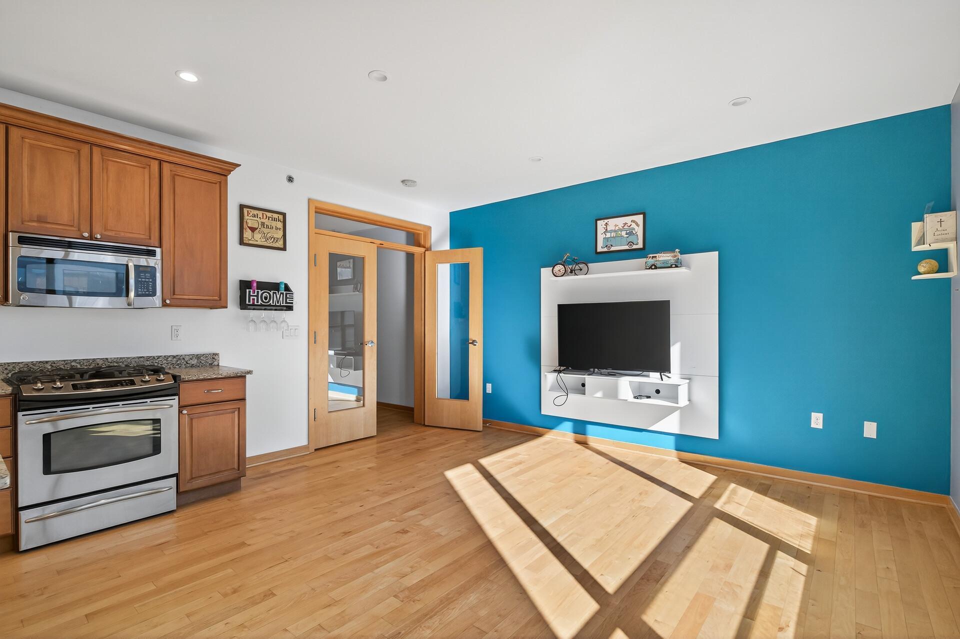 3104 W Lake Street Unit: 405