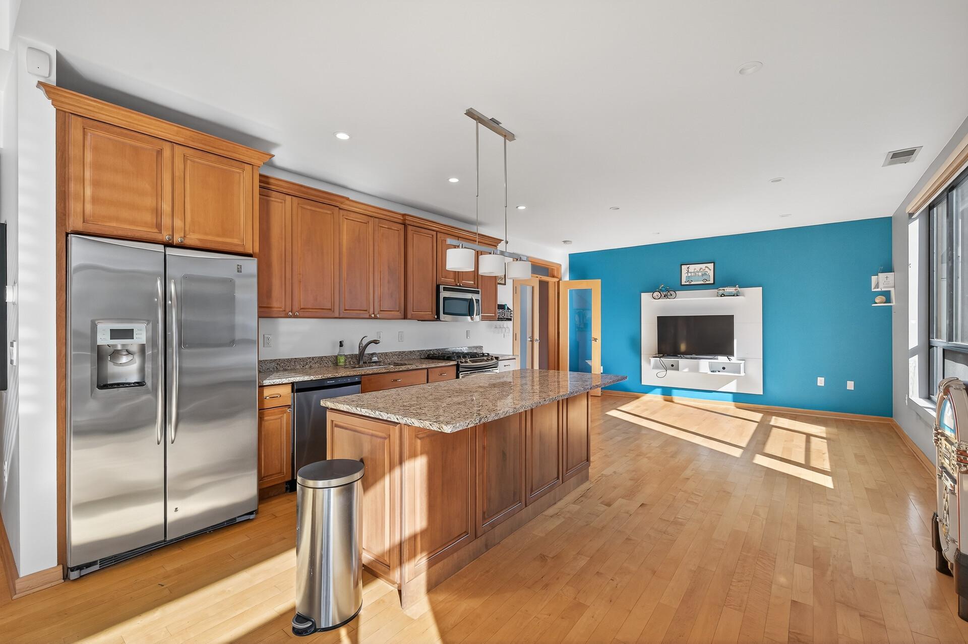 3104 W Lake Street Unit: 405