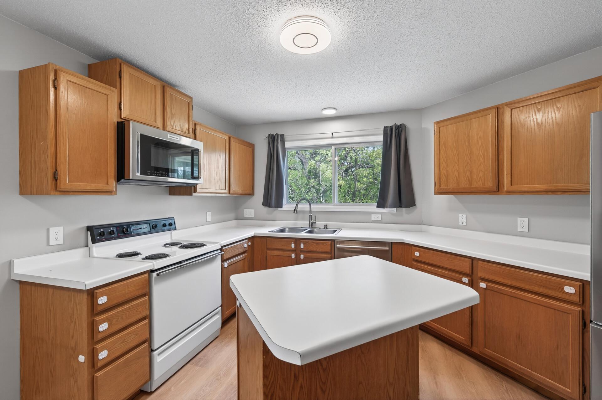 2494 Wilshire Court