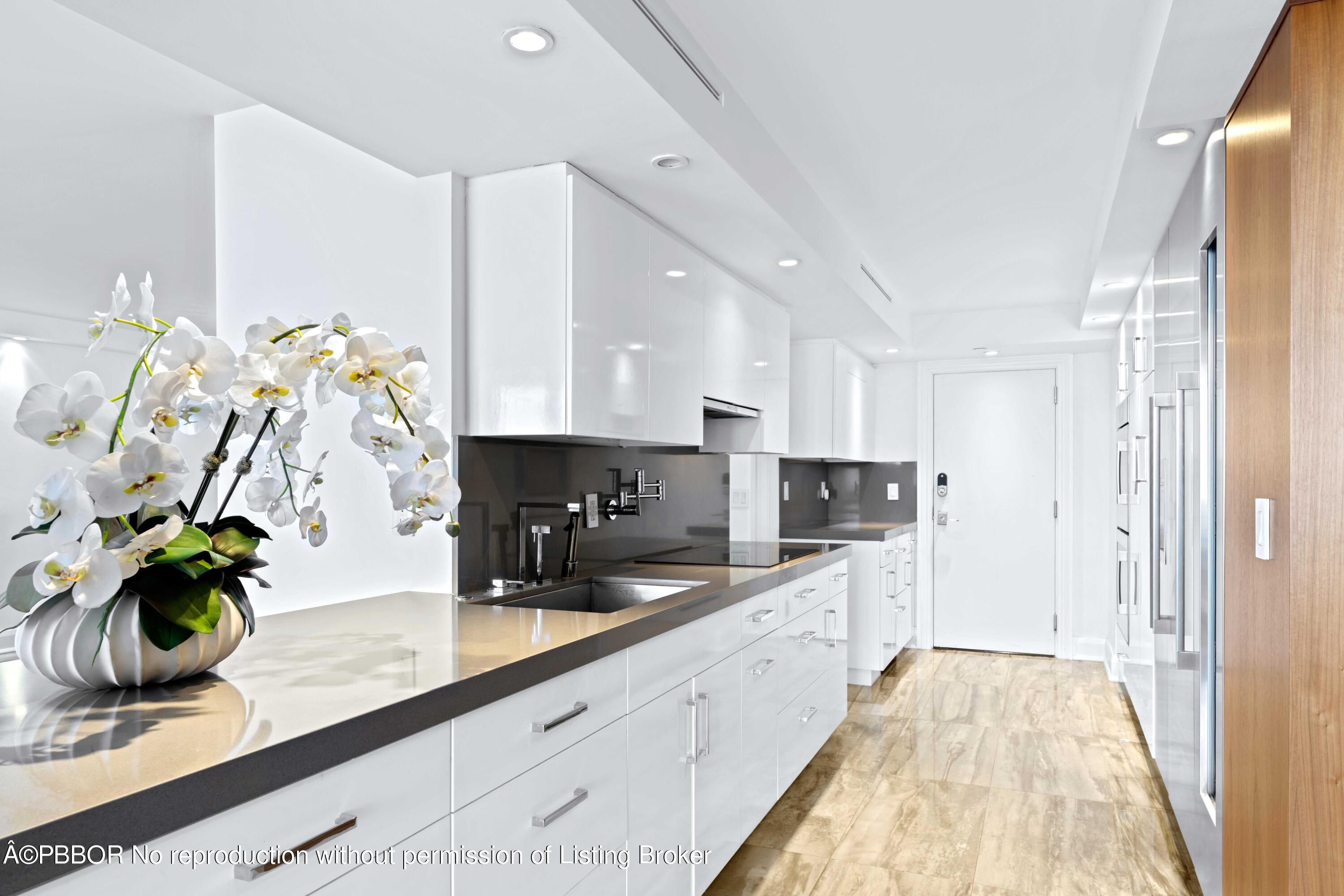400 N Flagler Drive, PH-D2
