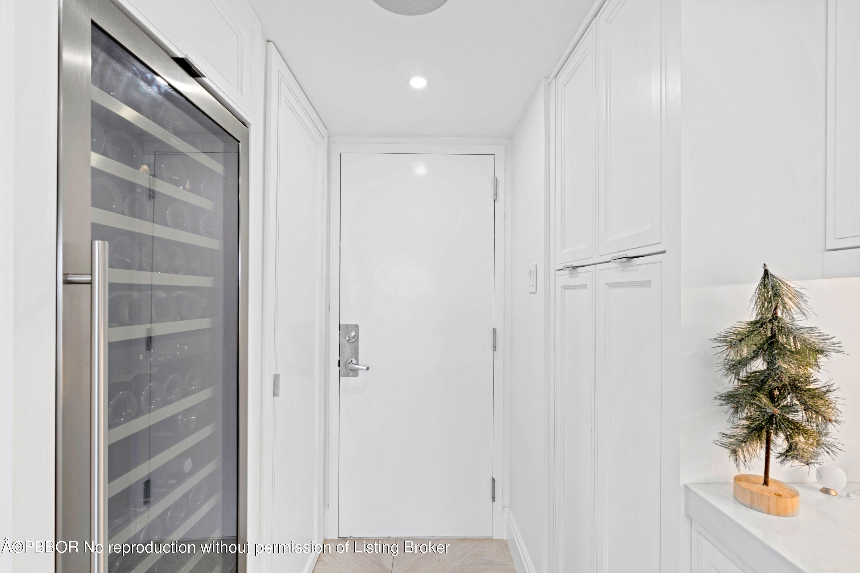 400 N Flagler Drive, 906