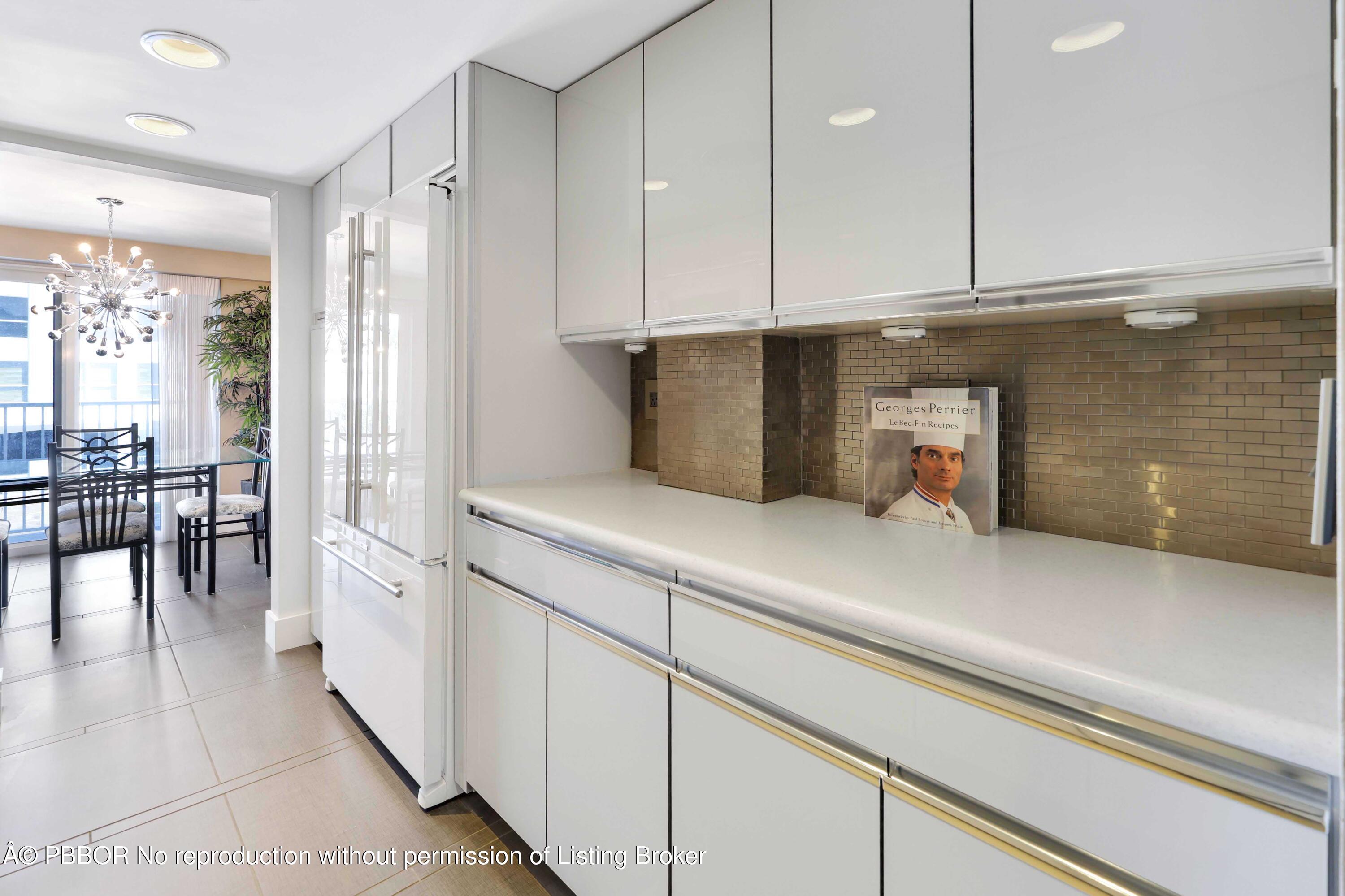 350 S Ocean Boulevard, 206