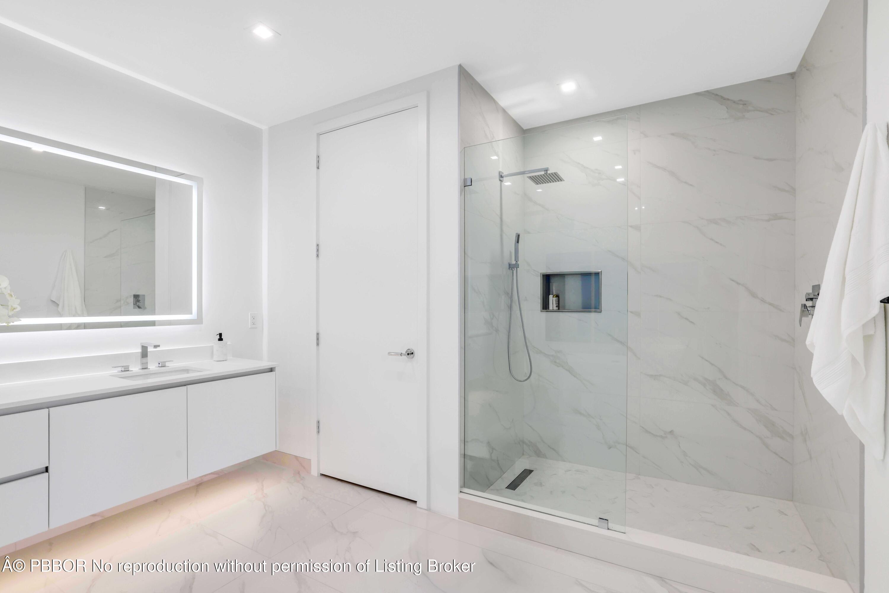 220 Lake Shore Drive 2112