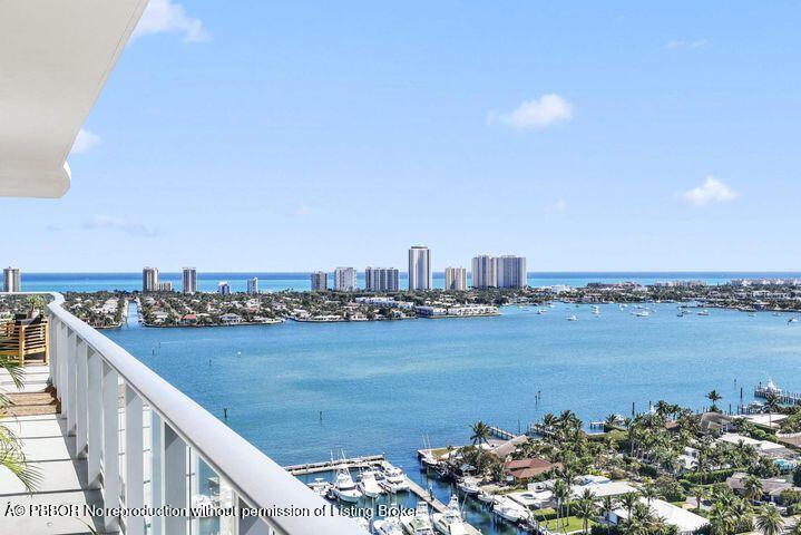 220 Lake Shore Drive 2112