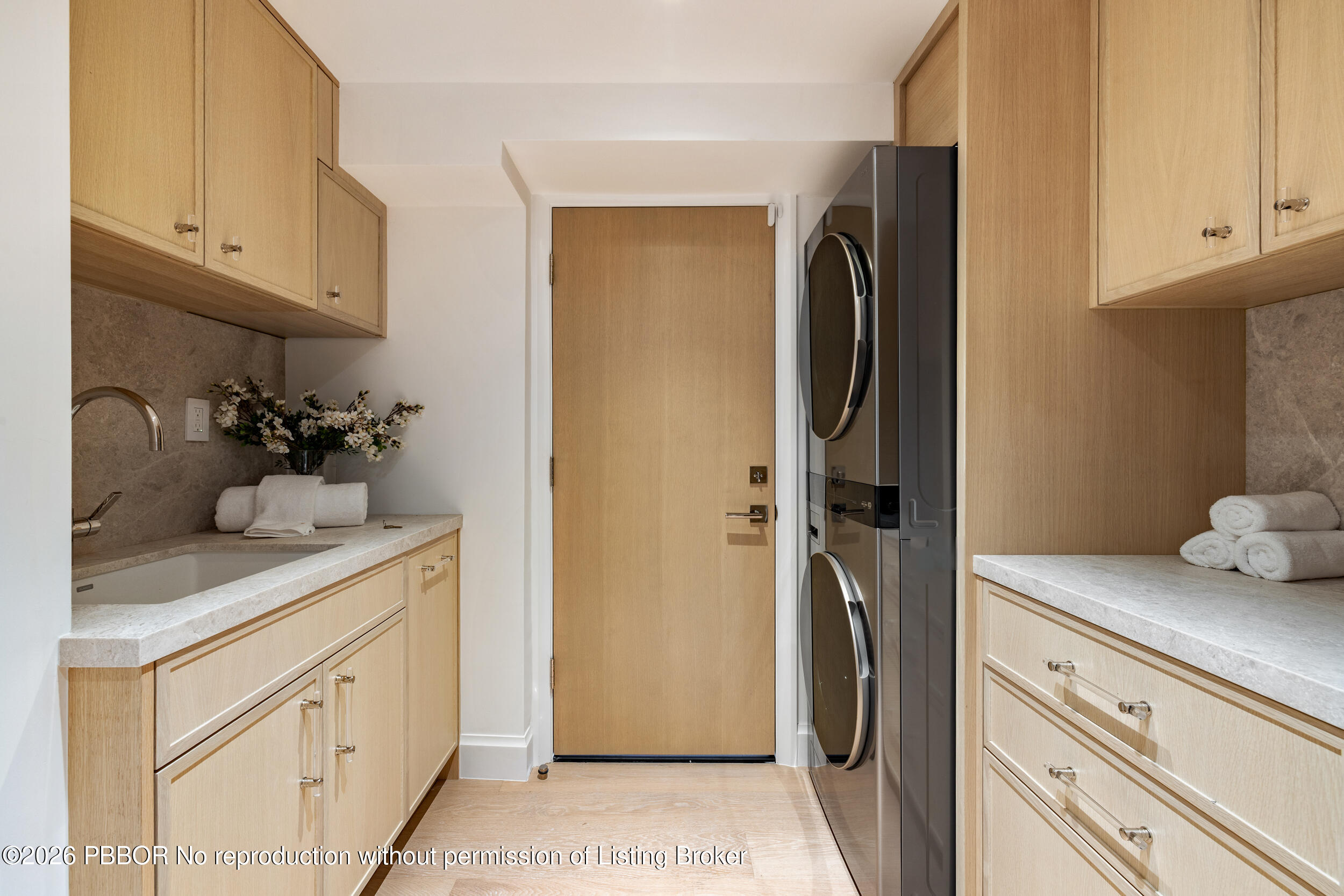 260 Everglade Avenue 260