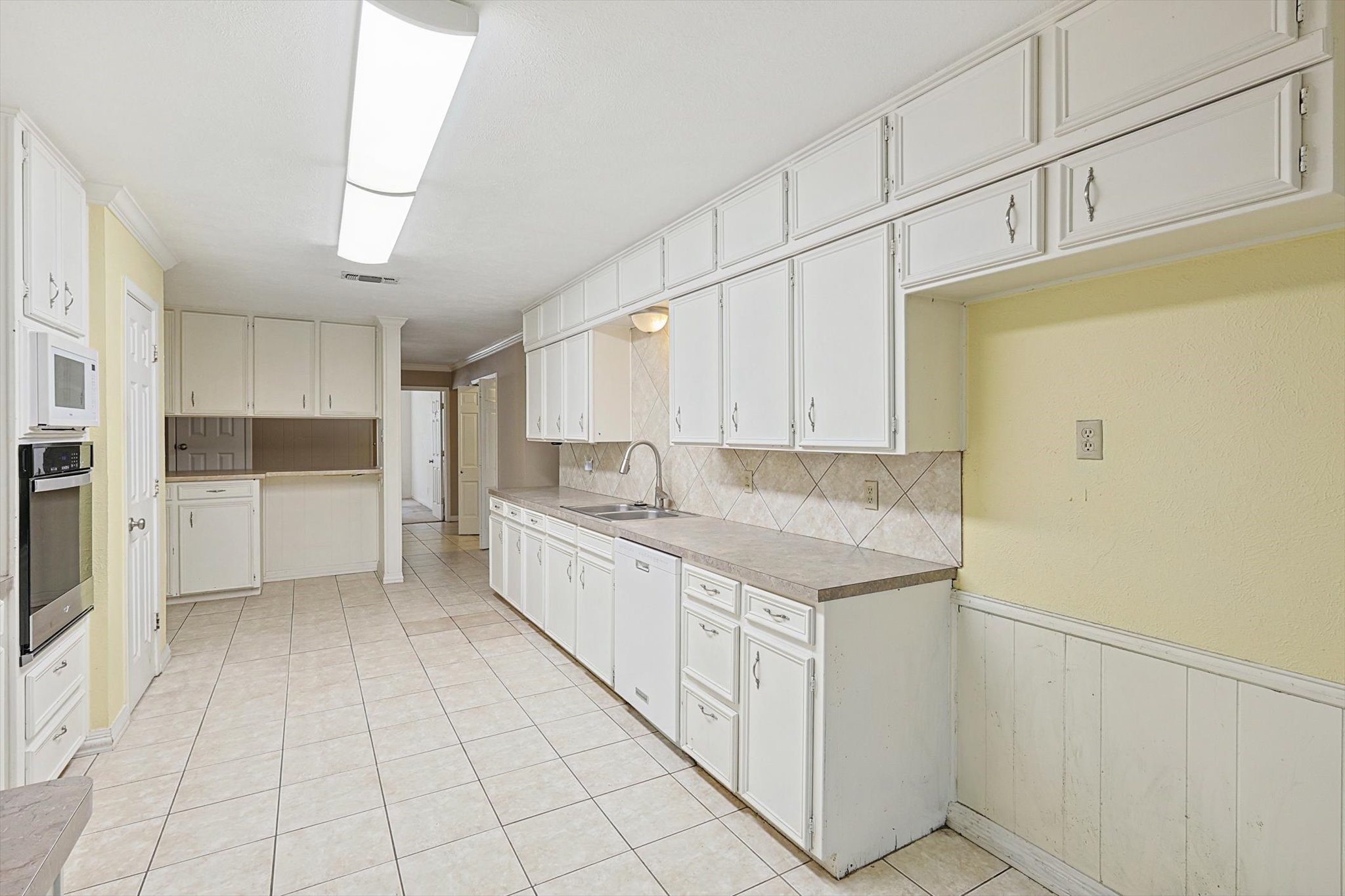 6104 Saddle Ridge Court