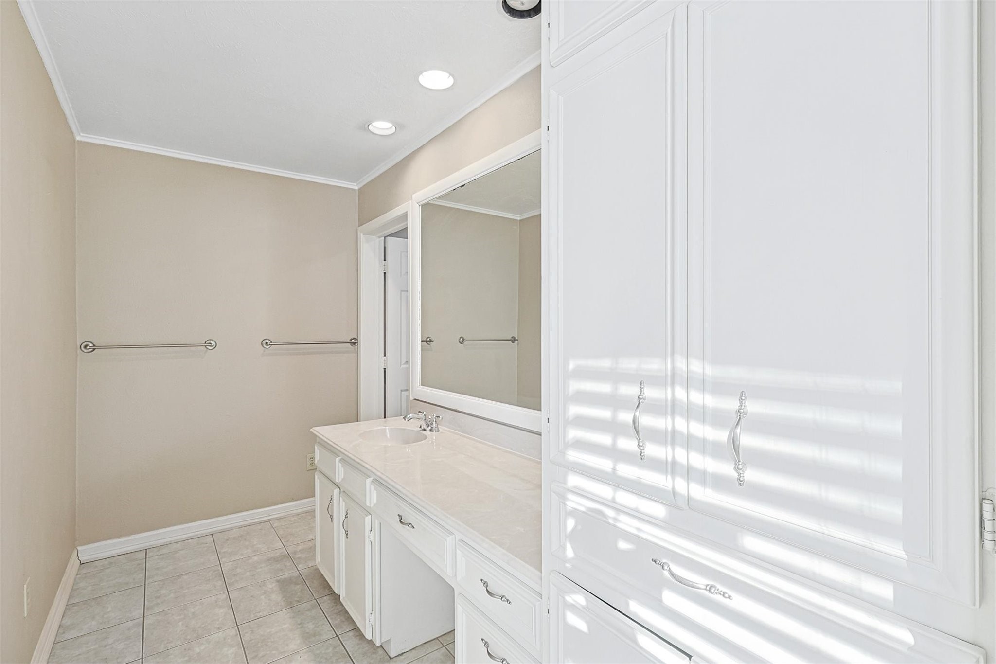 6104 Saddle Ridge Court