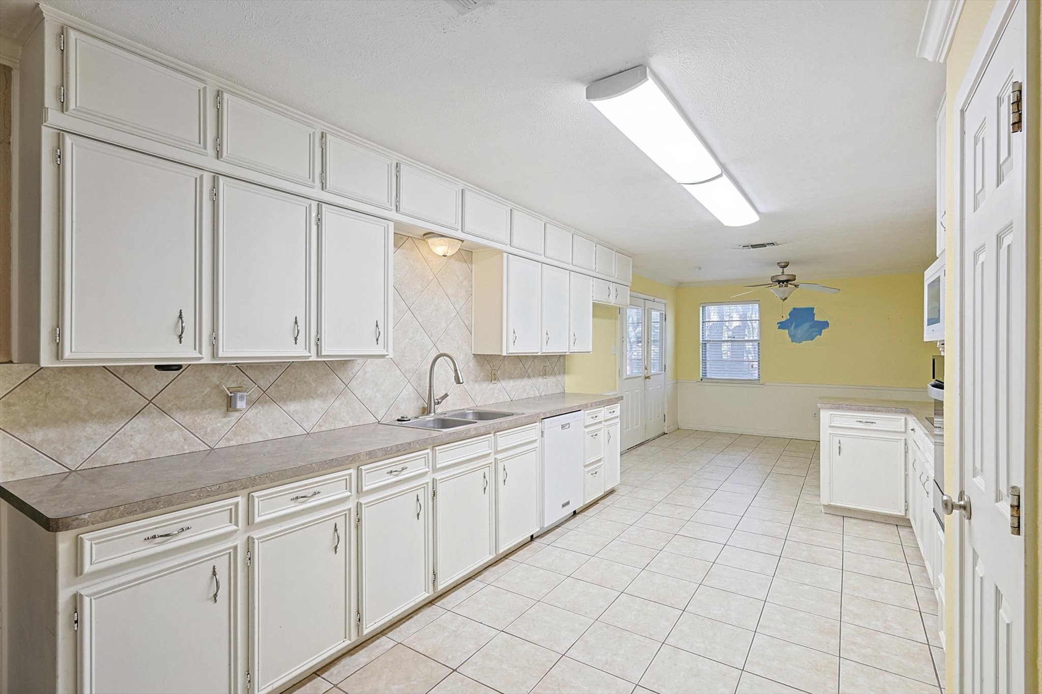 6104 Saddle Ridge Court