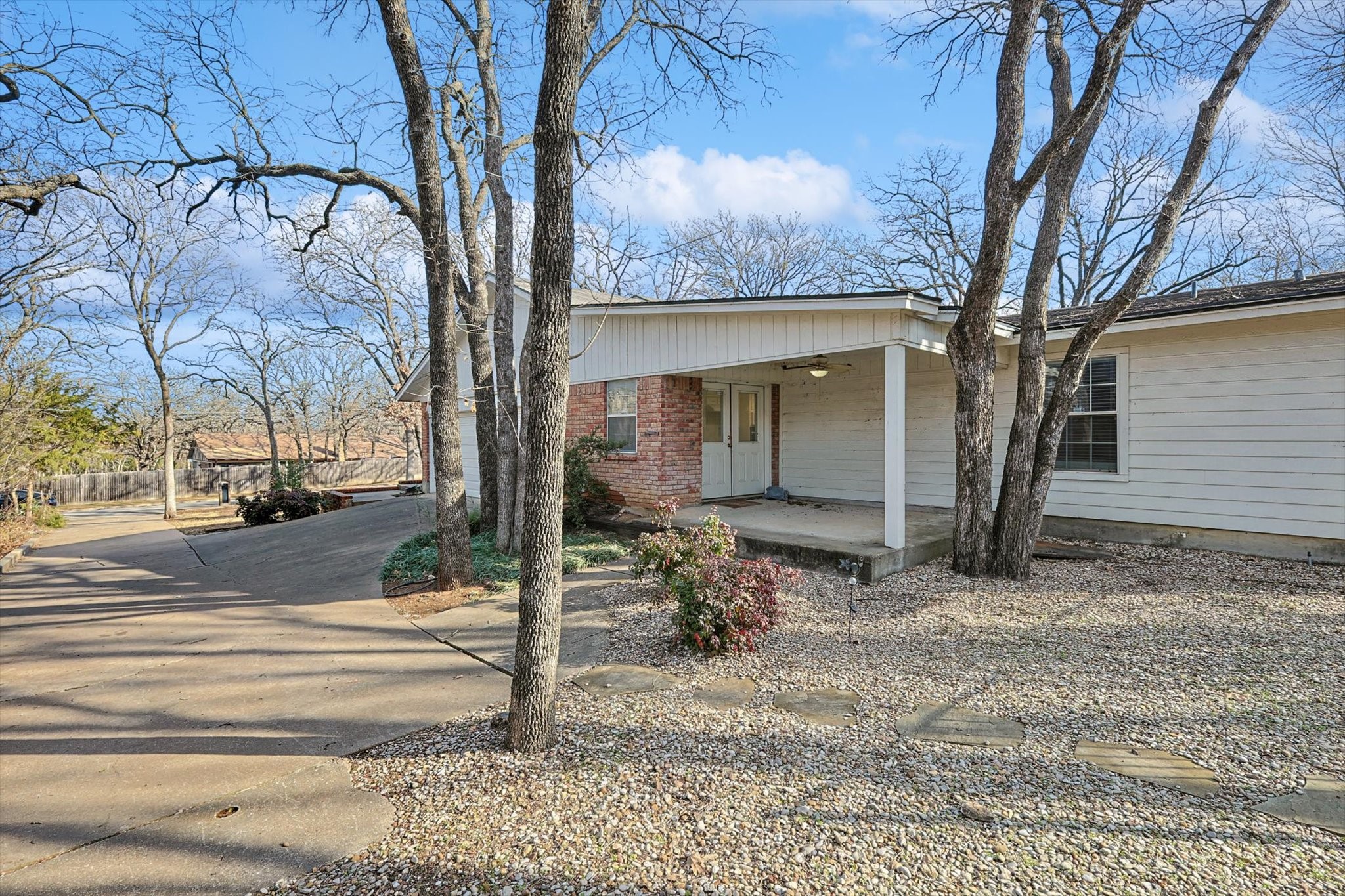 6104 Saddle Ridge Court