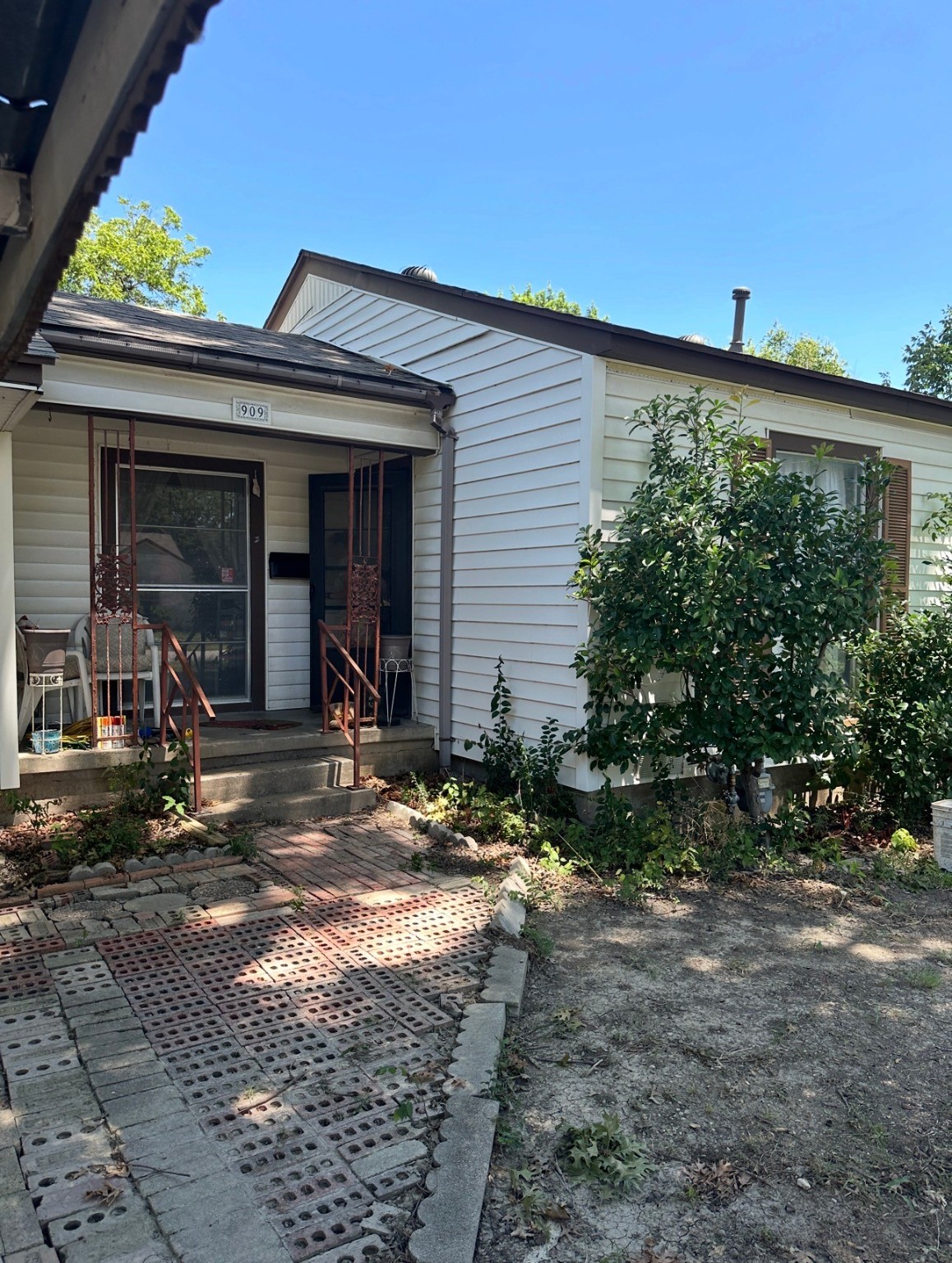 909 Ashwood Drive