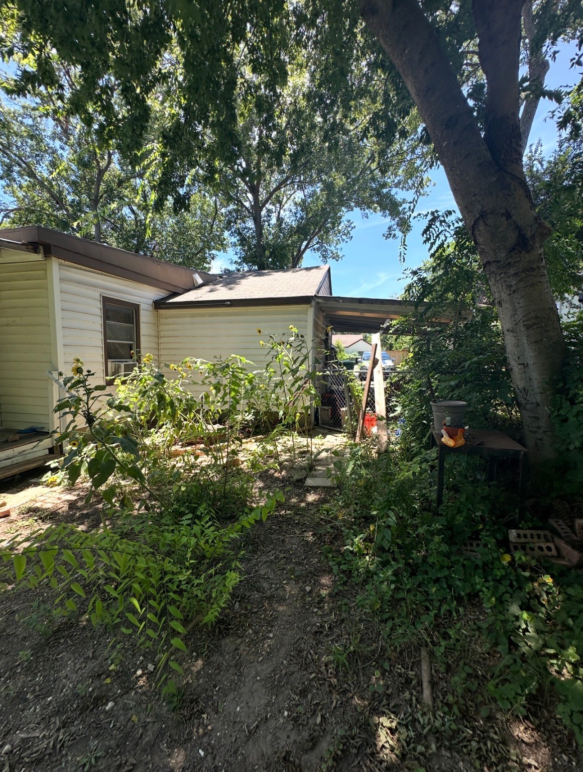 909 Ashwood Drive