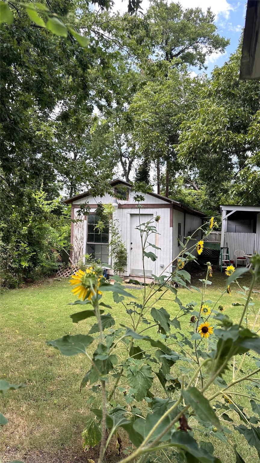 909 Ashwood Drive