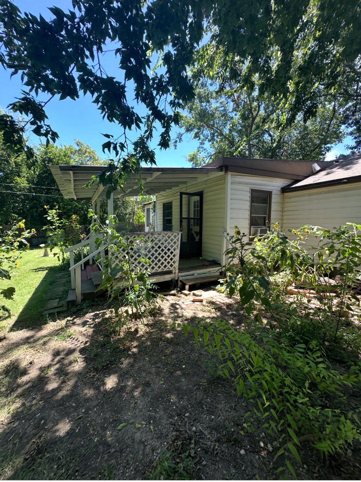 909 Ashwood Drive