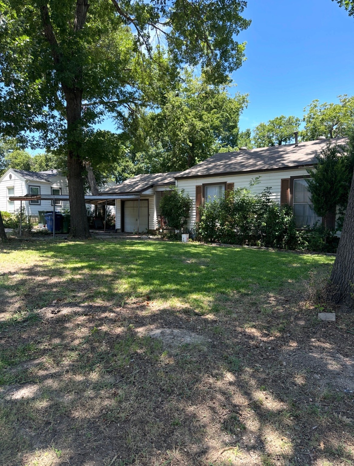 909 Ashwood Drive