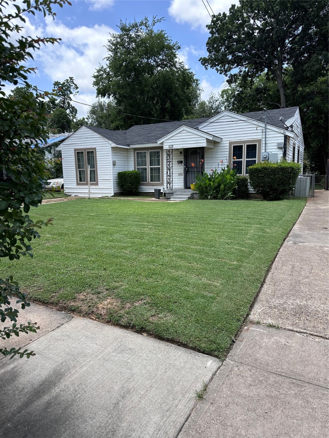 3115 Bertrand Avenue