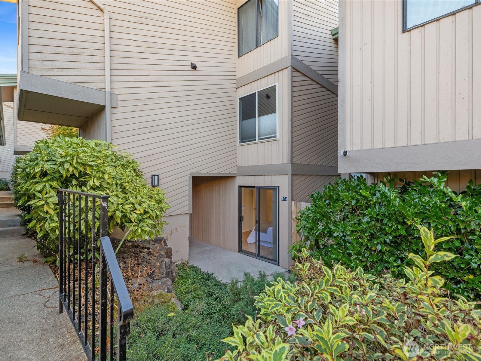 23001 Lakeview Drive Unit: 103