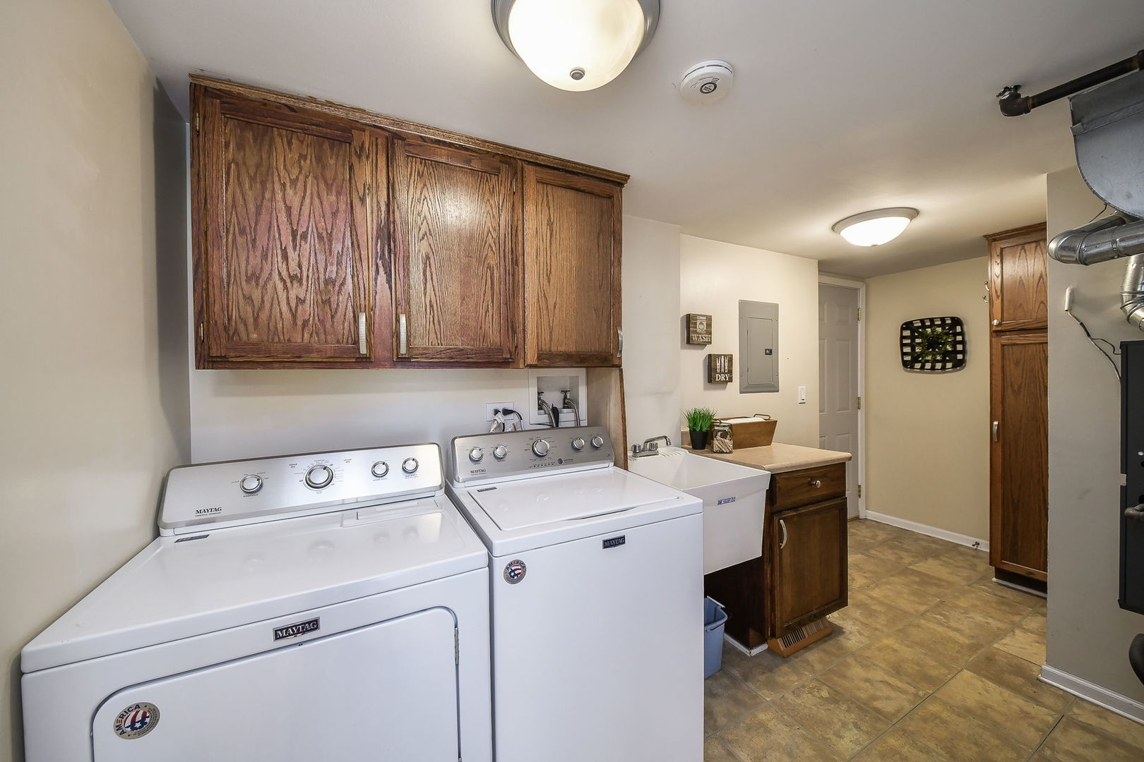 1355 SPENCER Lane Unit: 1355