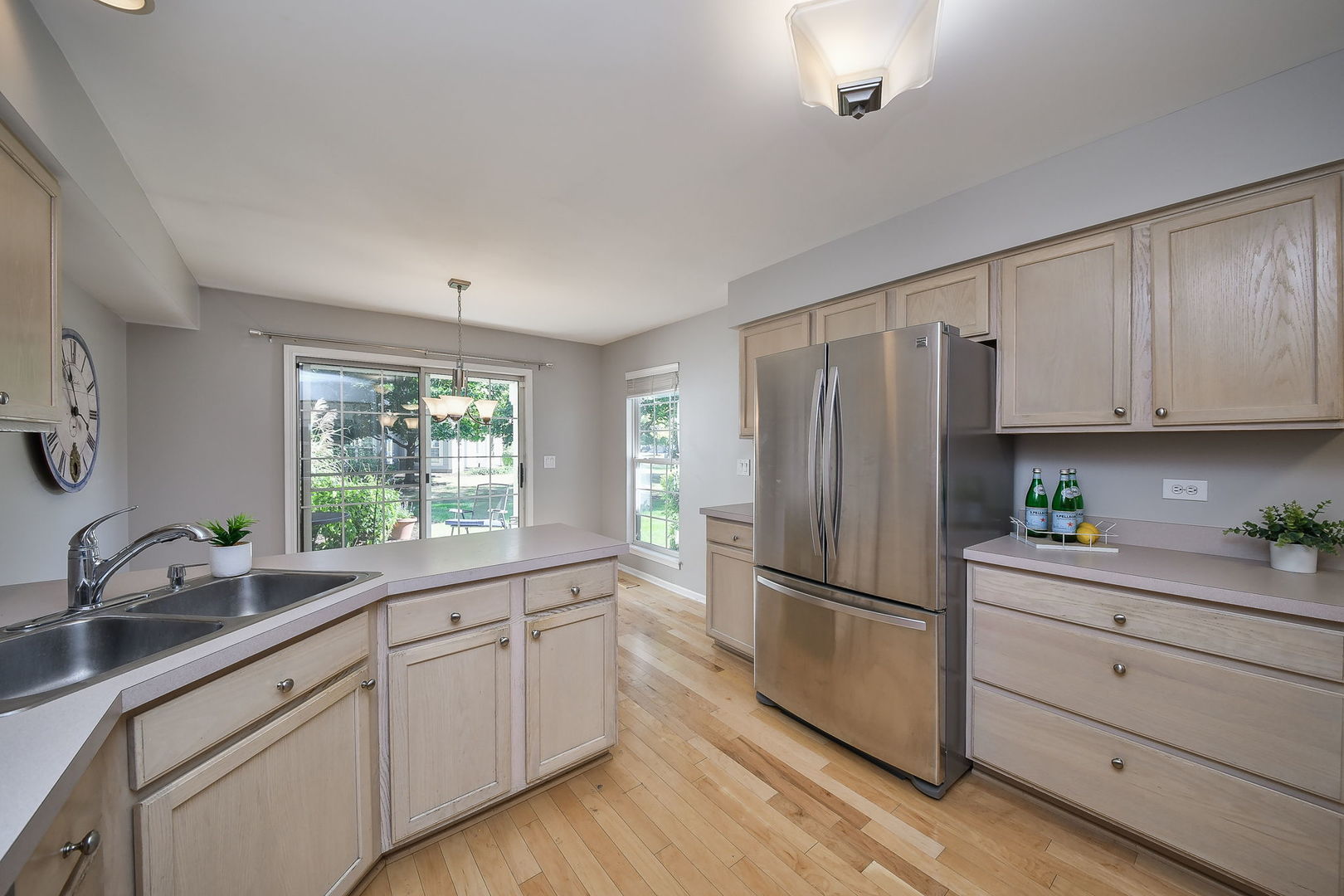 1355 SPENCER Lane Unit: 1355