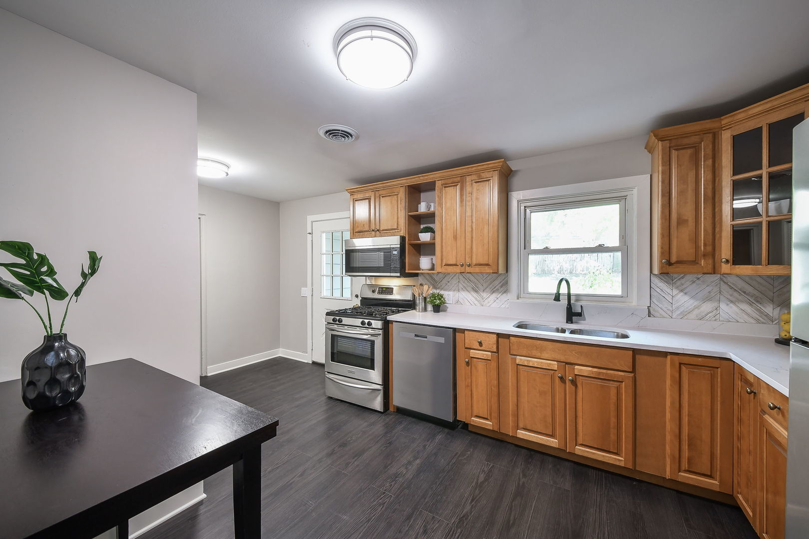 37W214 Dean Street