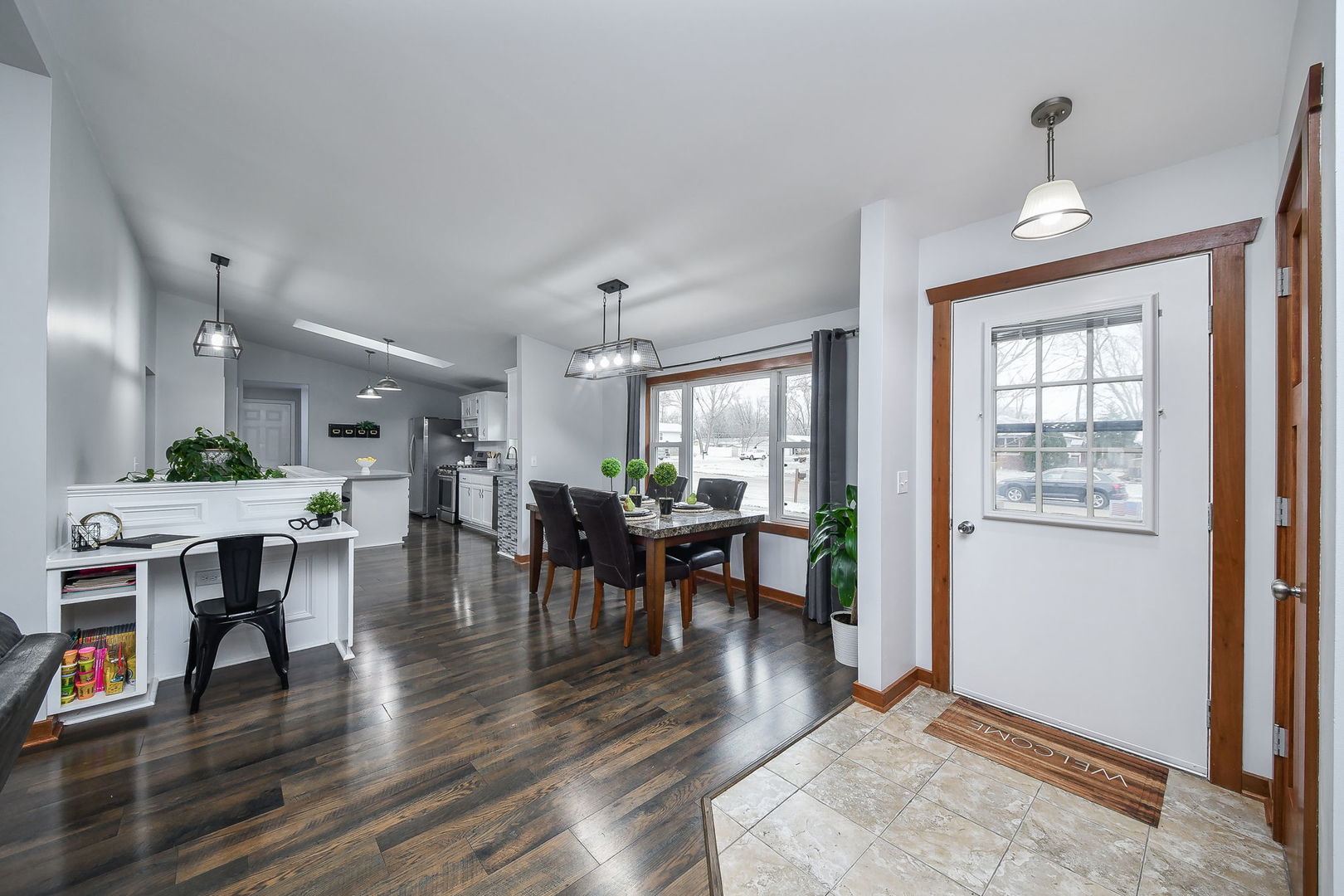 91 W Susan Avenue