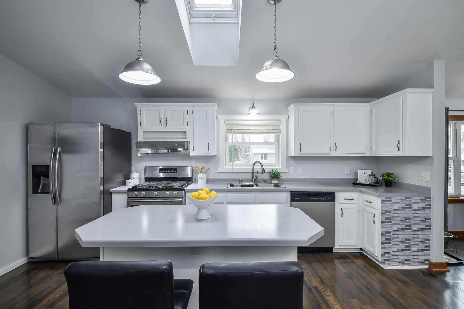 91 W Susan Avenue