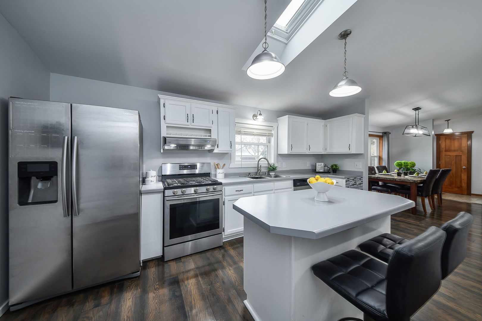 91 W Susan Avenue