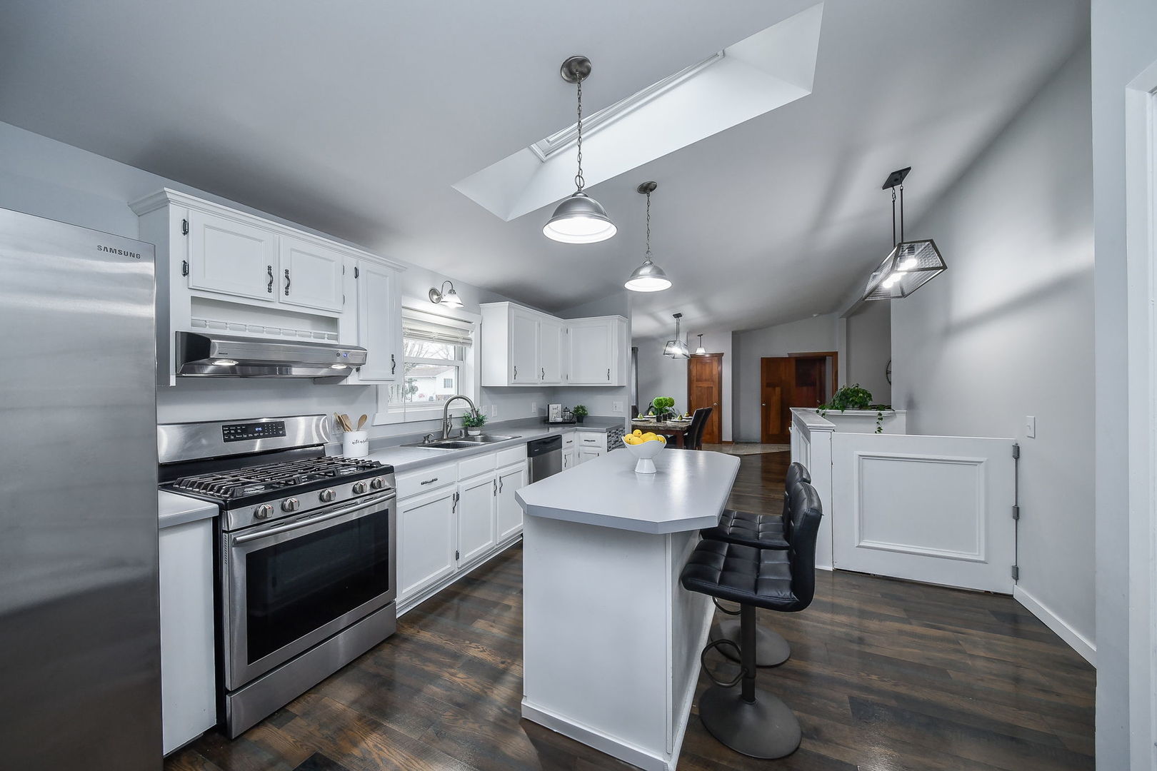 91 W Susan Avenue