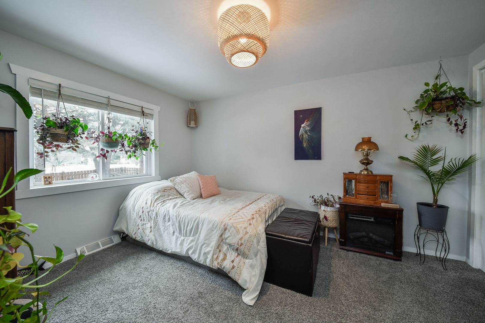 91 W Susan Avenue