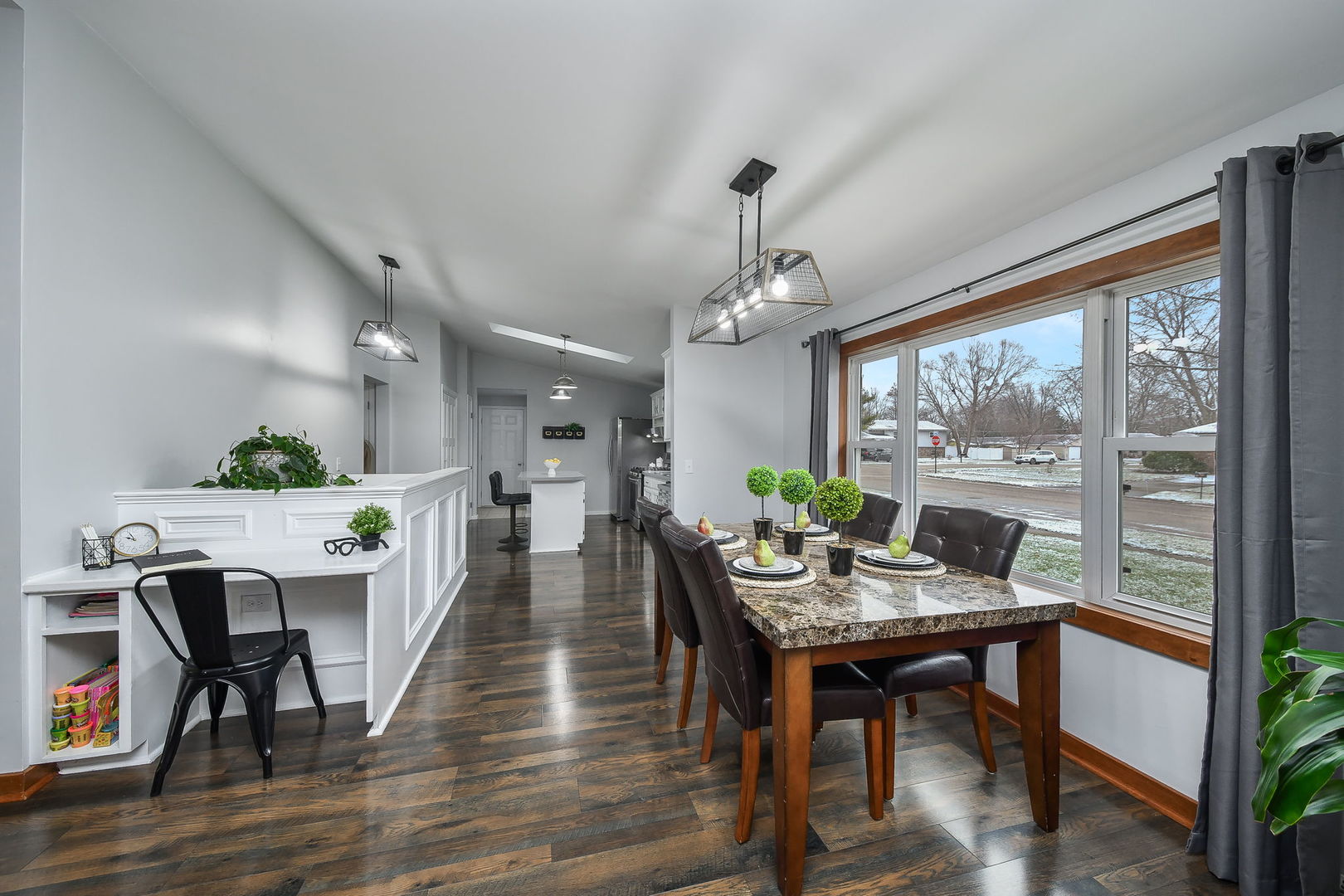 91 W Susan Avenue