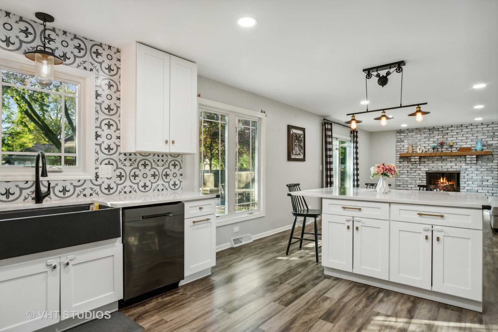 921 Creekside Circle