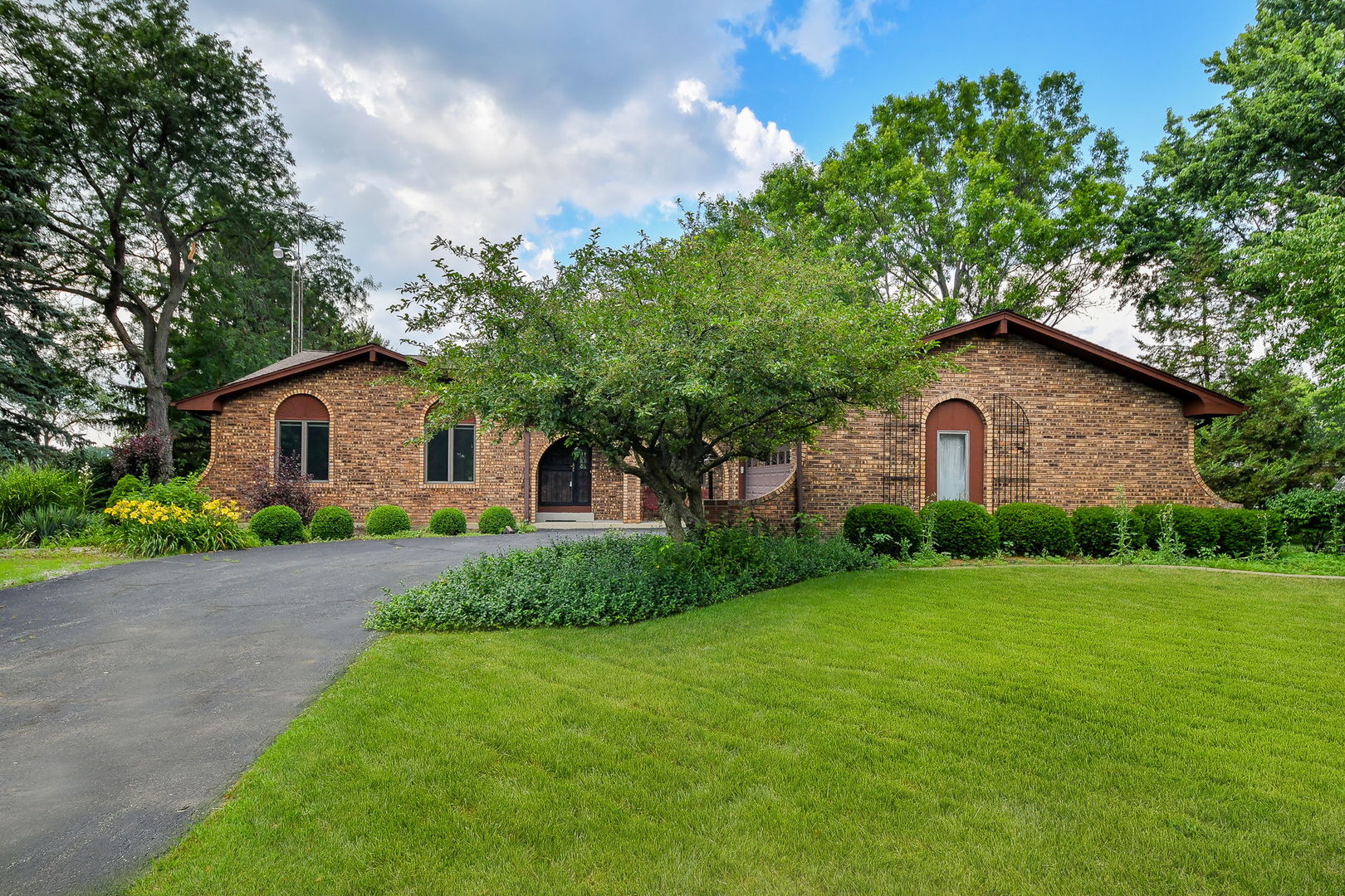 38W140 Rosewood Drive